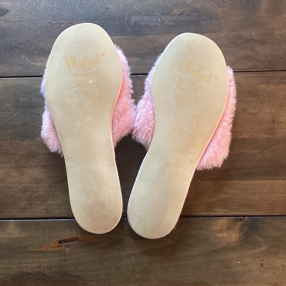Vintage Madye’s pink fuzzy slippers small 5-6 made in the USA- washable - Picture 2 of 2
